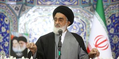  امام جمعه قم: کنار آمدن با آمریکا را از ذهن خود بیرون کنید