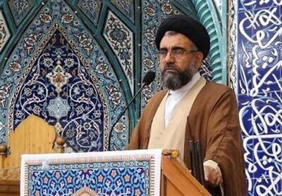 امام جمعه بوشهر: ترامپ خبیث در باتلاق منطقه، نفس‌های آخر را می‌کشد