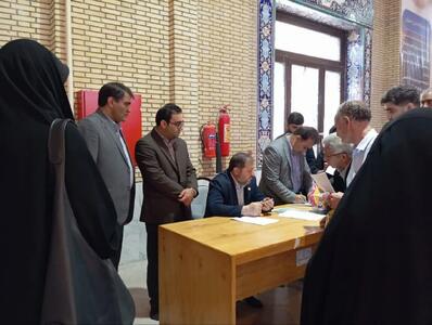  رسیدگی رئیس‌کل دادگستری استان ایلام به مشکلات مردم پس از نماز جمعه