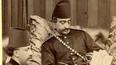  عکس سفر زمان /  عکس یادگاری با «تابوت ناصرالدین شاه» قبل از تشییع جنازه