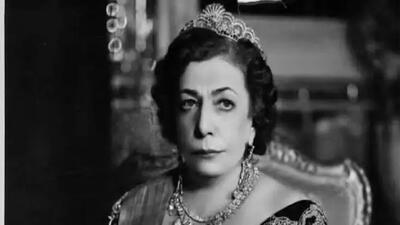 عکس سفر در زمان / تنها عکس دونفره شاه پهلوی با مادرش / تخته نرد بازی کردن محمدرضا با تاج الملوک