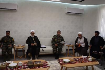  تجلیل ارتش از خانواده 3 شهید والامقام پادگان بمپور - تسنیم