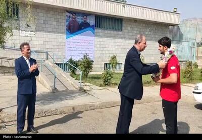  کیارام کیانی شناگر نوجوان کردستانی به خانه بازگشت - تسنیم