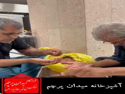  فیلم/ اولین دیگ موکب اربعینی خاتم‌الانبیا(ص) رفسنجان روی آتش رفت
