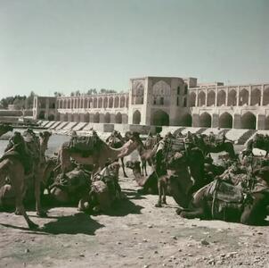عکسی از پل خواجو در سال ۱۳۳۸ خورشیدی