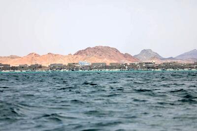 ابرنفتکش در آستانه بابالمندب تغییر مسیر داد