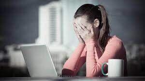 چرا همیشه احساس خستگی میکنم؟ ۱۰ علت پنهانی که باید بشناسید