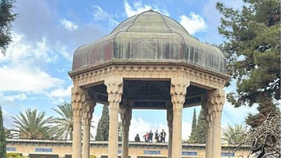 تفسیر فال حافظ امروز 3 مرداد ماه 1405