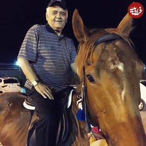 اکبر عبدی در حال اسب سواری و در 54 سالگی/عکس
