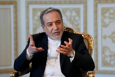  ببینید| حرکت متفاوت عراقچی در پایان نشست شانگهای