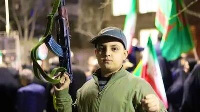 آموزش تیراندازی با سلاح به کودکان در میدان آزادی تهران +عکس