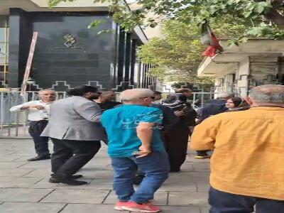  حضور رضا نیک‌خواه در مراسم تشییع اکبر عبدی