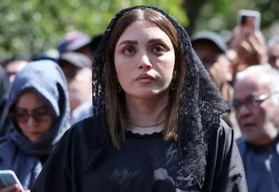  ظاهر بهنوش طباطبایی در مراسم اکبر عبدی سوژه شد