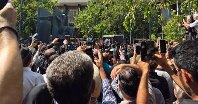 آخرین بدرقه اکبر عبدی از تالار وحدت