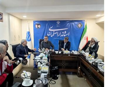  استاندار اصفهان خبر داد:روزانه ۵۰۰ دستگاه اتوبوس برای حمل‌ونقل زائران به مرزهای چهارگانه اعزام می‌شود / تاکید استاندار اصفهان بر رفع موانع پشتیبانی