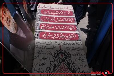  اقامه نماز بر پیکر اکبر عبدی