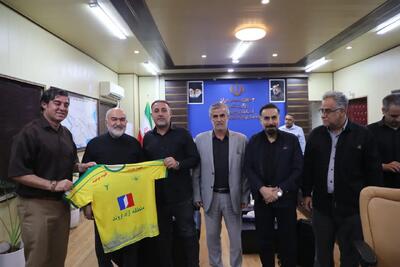 استاندار خوزستان: حمایت از تیمهای ورزشی استان را یک رسالت میدانیم / صنعت نفت تیمی مردمی و جنگنده است