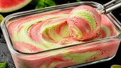 طرز تهیه دسر یخی تابستانی سالم با میوه های منجمد