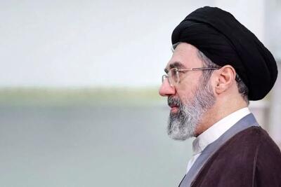 سؤال خاص کارشناس صداوسیما از مجری درباره غیبت رهبر انقلاب