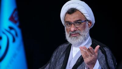 دبیر شورای عالی انقلاب فرهنگی: مشکل امنیتی نباشد آموزش حضوری است