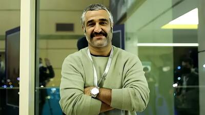  فیلم/ آفتابی شدن پژمان جمشیدی بعد از مدت ها در تشییع جنازه اکبر عبدی