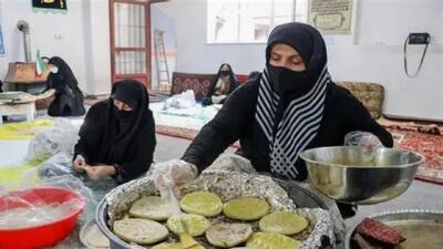  پخت نان نذری به سبک اهالی روستای تکه در آستانه اربعین حسینی + فیلم