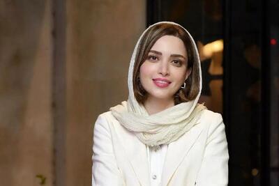 بهنوش طباطبایی با لباس راهبهای در عزای اکبر عبدی شرکت کرد + عکس