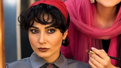 استایل متفاوت سمیرا حسن پور در نمایش «هنوز زندهایم» (+عکس)