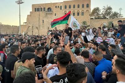 اعتراض گسترده کارگران و دانشجویان لیبی به قطع سراسری برق/ معترضان جادهها را بستند و نهادهای دولتی را تعطیل کردند