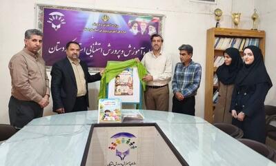 رونمایی ازکتاب آموزش الفبا ویژه دانشآموزان با نیازهای ویژه در کردستان