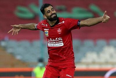  بازوبند کاپیتانی پرسپولیس بر بازوی محمدحسین کنعانی‌زادگان