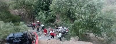  ۶ کشته و ۲۲ مصدوم در سقوط مینی‌بوس مسیر کاشمر به کوهسرخ به دره