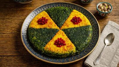  طرز تهیه کوکو سبزی دو رنگ مجلسی برای ۶ نفر