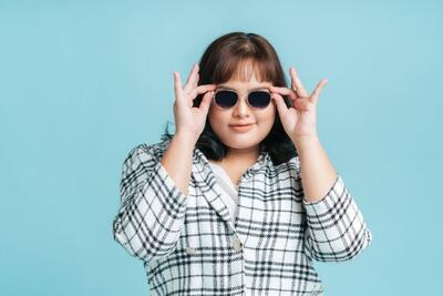  بهترین عینک آفتابی برای صورت گرد / ۵ مدل جذاب و ایده آل