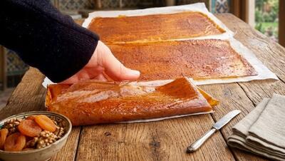 طرز تهیه لواشک سیب خانگی بدون آرد و نشاسته
