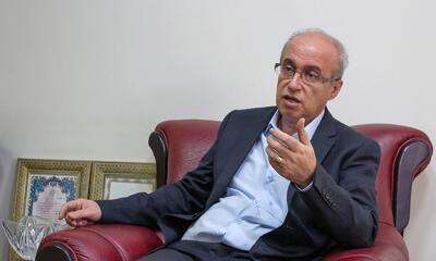 نجفآبادی، عضو کمیسیون بهداشت مجلس: شرکت پخش با همکاری داروخانه میتواند دارو قاچاق کند/ بعضی وقتها داروها به صورت کامیونی از مرز خارج میشود