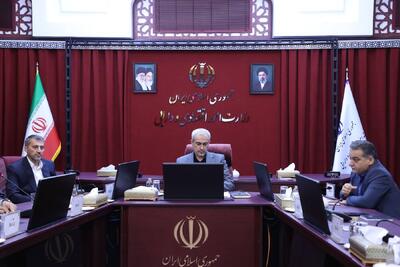  آیین تکریم و معارفه دبیر شورای عالی مناطق آزاد برگزار شد/ ماموریت وزیر اقتصاد به فروزان برای اجرای «برنامه بازآفرینی و تحول مناطق آزاد»