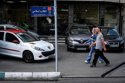 تغییر قیمت بنزین چه بلایی سر بازار خودرو میآورد؟ / سناریوهای پیشروی خریداران