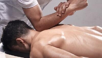  عواقب ماساژهای غیراصولی که شاید ندانید | به این دلیل از دیگران نخواهید روی پشت‌تان راه بروند