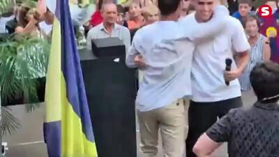  ویدئو: استقبال گرم هم‌شهری‌ها از کوبارسی پس از قهرمانی اسپانیا