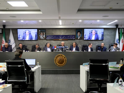 همتی: رفع محدودیتهای بانکی 23 صادرکننده خدمات فنیمهندسی به عراق، مدنیزاده: پرداخت مطالبات 1403 و 1404 شرکتهای دارویی