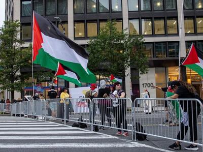  تجمع اعتراضی حامیان فلسطین مقابل کاخ سفید همزمان با سفر نتانیاهو به واشنگتن