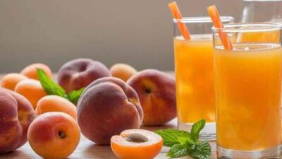طرز تهیه رانی هلو خانگی مثل بازاری ها؛ راز یک نوشیدنی خنک و پر از تکه های میوه