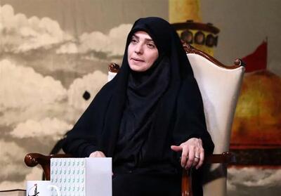  راحله امینیان: امسال قدم‌های اربعین، به نیابت از رهبر شهید و شهدایی است که مهمان حضرت اباعبدالله شده‌اند + فیلم