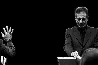 از «شوکران» و «کوچک جنگلی» تا روایت یک تشییع تاریخی / محمد میرزمانی آهنگساز مستند «حال خونین دلان ۲» شد