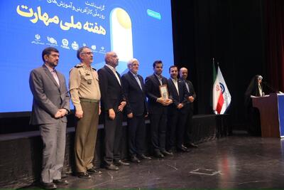 مدیرعامل شرکت نفت ستاره خلیج فارس مورد تقدیر وزیر کار قرار گرفت.