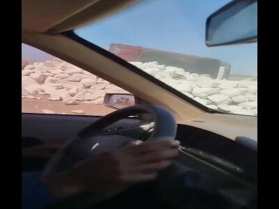  واژگونی تریلی حامل بار سنگ در محور تربت‌جام - مشهد