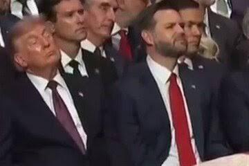  چُرت زدن ترامپ در مراسم خاکسپاری گراهام