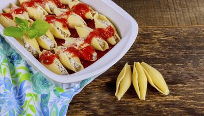 طرز تهیه جامبو شلز (پاستا صدفی شکم پر)؛ یک شام مجلسی و خوشمزه