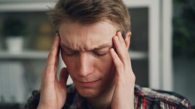 این علائم همراه سردرد را هرگز بیاهمیت تلقی نکنید